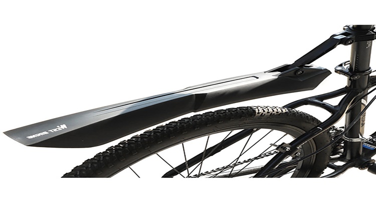 Guardafango ubicado en la parte trasera de una bicicleta, para evitar que el lodo y el agua lleguen al ciclista.