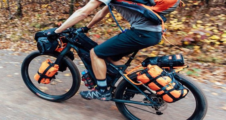 El bikepacking es la nueva modalidad de la todo el mundo está hablando.